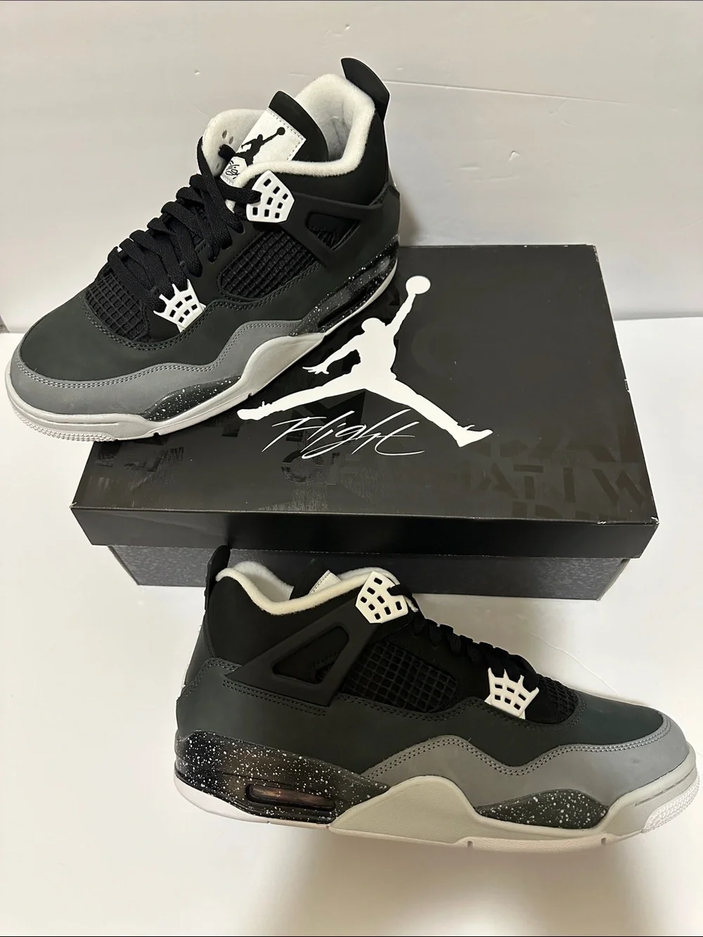 Jordan Retro 4 Men's Sneakers - Black & Gray
